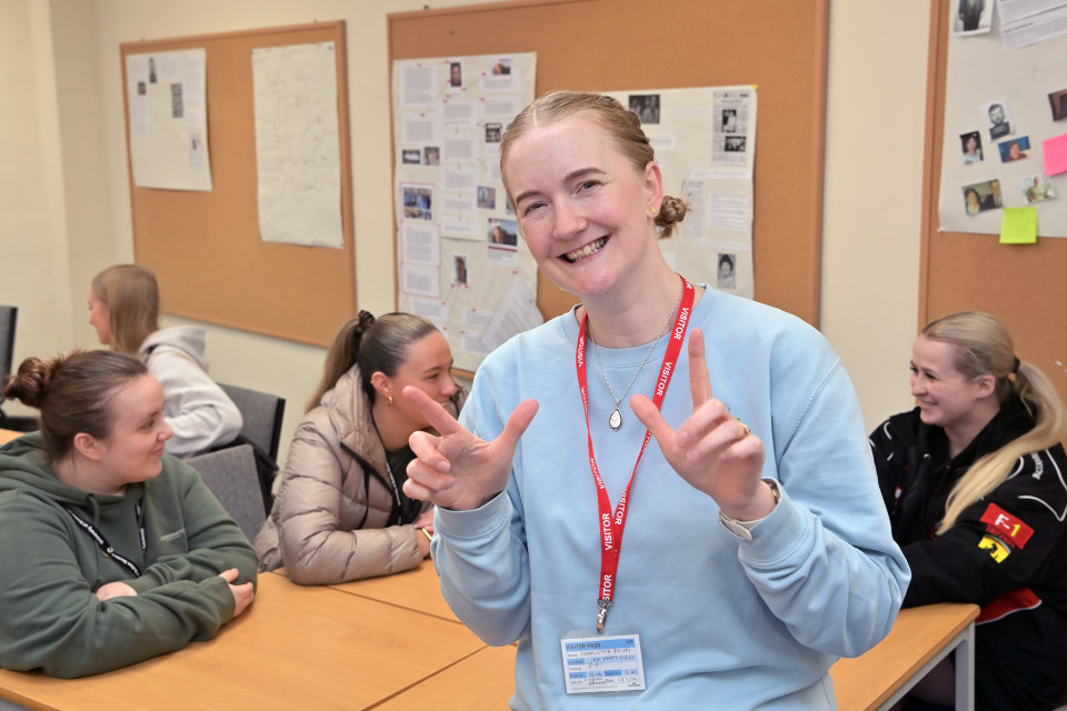ֱ Paramedic Students Learning Sign Language to Help Break Down Barriers